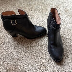 Vionic black boots size 9.5